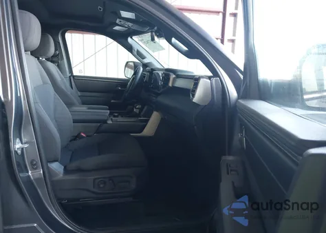 2025 Toyota Sequoia Sr5 z USA, uszkodzony, nr VIN 7SVAAABA6SX061009